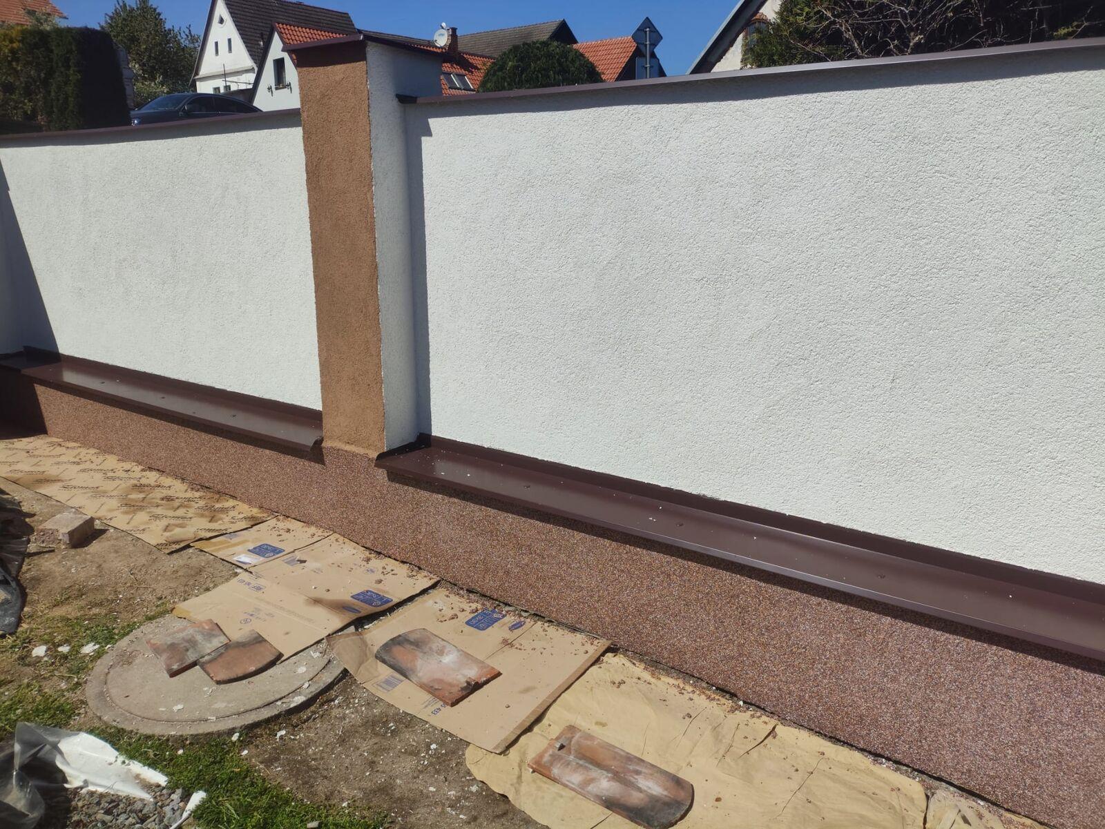 Rekonstrukce a omítka plotu, Bílý kůň – Zednické práce